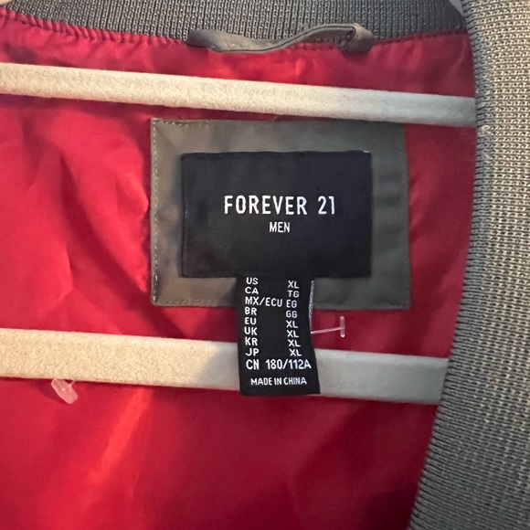 Forever 21 amen’s Bomber Jacket - Picture 3 of 3